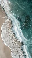 antenne visie van de oceaan en strand foto