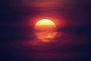 karmozijn zonsondergang achtergrond foto