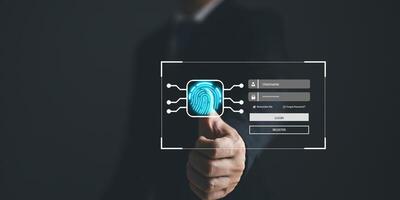 zakenman beschermen persoonlijk gegevens Aan vinger afdrukken met virtueel scherm interfaces. cyber veiligheid en privacy concepten naar beschermen gegevens. slot icoon en internet netwerk veiligheid technologie. foto