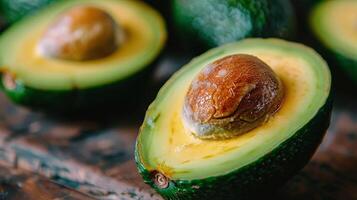 avocado helften met beet genomen uit foto