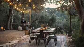 een buitenshuis dining Oppervlakte met een geborgen houten tafel omringd door metaal stoelen verzacht door draad lichten en een robuust versleten tapijt foto