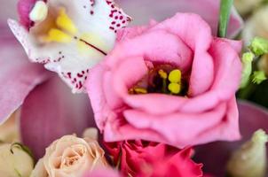 roze eustoma in het prachtige tedere boeket in vintage stijl foto
