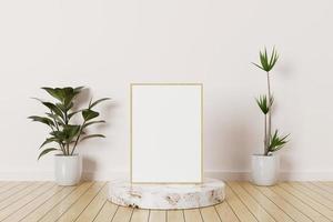 verticaal houten fotolijstmodel op een podiummarmer in lege ruimte met planten op een houten vloer foto