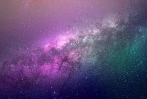 achtergrond van abstracte sterrenstelsels met sterren en planeten met sterrenstelselmotieven in de paarse en groene ruimte van het nachtlichtuniversum foto
