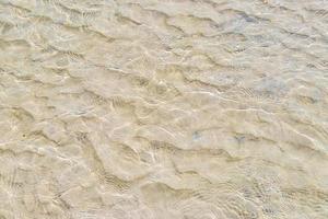 helder water met zand punta esmeralda playa del carmen mexico.