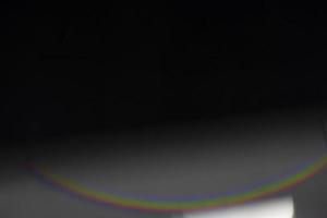 kristallichtlekeffect voor foto-overlay. prisma lens flare bokeh abstract met gloed, kleurrijke en magische lichten op zwarte achtergrond.