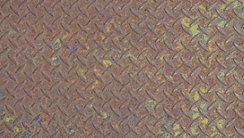 de roestige ijzeren plaat voor een achtergrondstructuur. verweerde vloer van een staalmateriaal met ongelijke kleuren. oud en verouderd oppervlak als ruwe grunge textuur collectie. foto