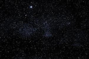 zwart dramatisch sterrenstelsel nachtpanorama vanuit de ruimte van het witte maanuniversum op de nachtelijke hemel foto