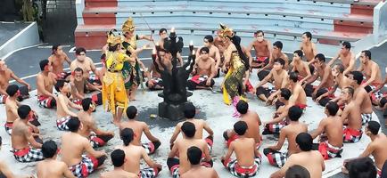 Bali Indonesië - 1 december 2021 Balinese Kecak-dansvoorstelling foto