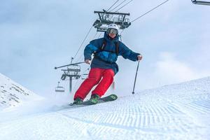 grandvalira, andorra 2021 mensen skiën, grandvalira pyrenees station foto