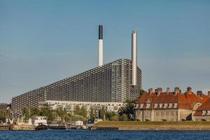 kopenhagen, denemarken 2018 - amager bakke, energiecentrale foto