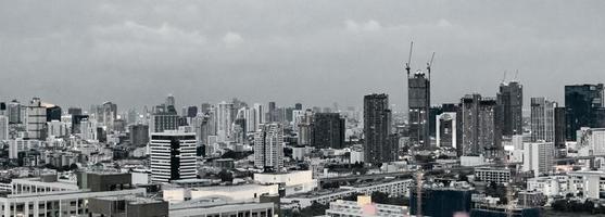 bangkok thailand stad panorama wolkenkrabber stadsgezicht zwart-wit foto. foto