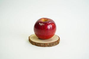 verse rode appel. biologische groenten en fruit foto