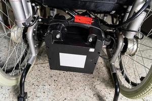 batterij van elektrische rolstoel voor patiënten of mensen uitschakelen. foto
