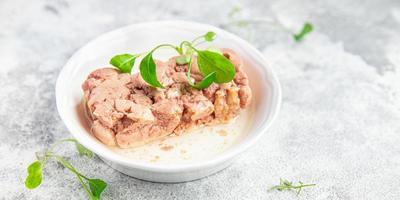 kabeljauwlever verse zeevruchten gezonde maaltijd voedsel dieet snack foto