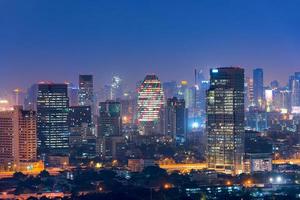 stadsgezicht van bangkok modern kantoorgebouw in bangkok, thailand. bangkok is de hoofdstad van thailand en bangkok is ook de meest bevolkte stad in thailand foto