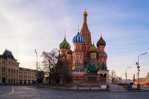 de kathedraal van heilige basilicum op het rode plein in moskou, rusland foto