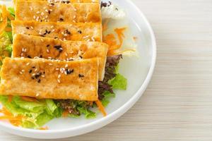 teriyaki tofu salade met sesam