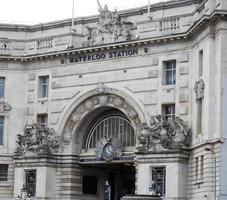 metrostation van waterloo in londen. engeland, verenigd koninkrijk foto