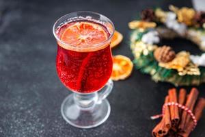 glühwein mousserend vakantie kerstmis cocktail party grog wijn kruiden nieuwjaar drankje