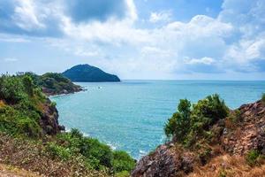 mooi de zee bij hat chao lao beach in chanthaburi, thailand. foto