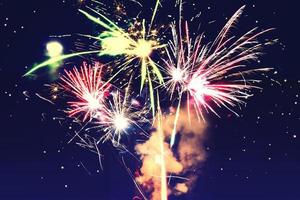 abstracte achtergrond. vuurwerk cirkel vervagen. kleurrijk in feest. achtergrond feestelijk nieuwjaar