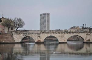 Romeinse brug in Rimini foto