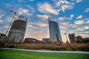 milaan italië 2021 symbool van hedendaags milaan, piazza gae aulenti foto