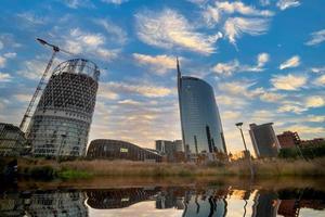 milaan italië 2021 symbool van hedendaags milaan, piazza gae aulenti foto