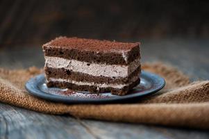 plakje lekkere zelfgemaakte chocoladetaart foto