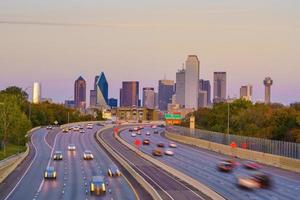 Dallas skyline van de binnenstad bij schemering, Texas foto
