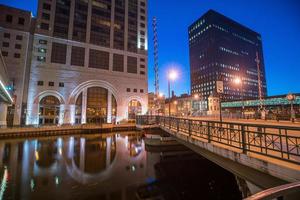 de skyline van de binnenstad van Milwaukee in de VS foto