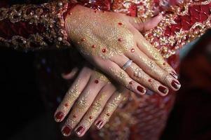 bruid henna mooi en uniek gesneden door de hand van de bruid foto