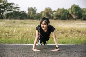 vrouwen opwarmen voor en na het sporten. foto