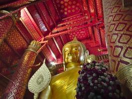 wat phanan choeng tempel dit zeer gerespecteerde boeddhabeeld heet luang pho thothai luang pho toby thai mensen en sam pao kong chinese sam pao kongbychina.