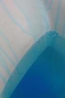 wassen toilet blauwe vloeistof schoon close-up achtergrond hoge kwaliteit groot formaat prints foto