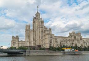 stalin toren tegen de lucht, panoramisch uitzicht foto