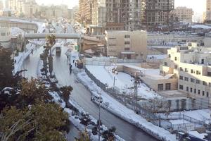 sneeuw in Jeruzalem en de omliggende bergen foto