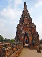 wat chaiwatthanaram is een boeddhistische tempel in de stad ayutthaya historisch park thailand op de westelijke oever van de chao phraya-rivier buiten het eiland ayutthaya.