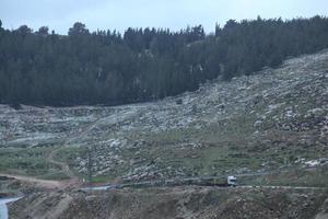 sneeuw in Jeruzalem en de omliggende bergen foto