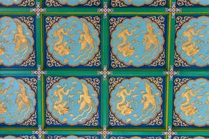 muur textuur gouden draken blauwe turkooizen achtergrond, thean hou tempel. foto