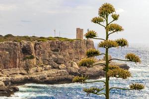 uitzicht op baai en torre d en beu cala figuera. foto