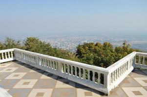 landschapsmening van chiang mai op doi suthep. foto