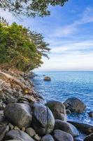 landschap panorama lamru nationalpark in khao lak phang-nga thailand. foto