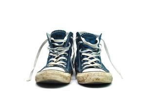 oude sneakers over wit foto