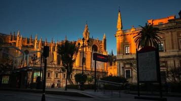 sevilla, spanje - 18 februari 2020 - de gotische kathedraal van sevilla en algemeen archief van Indië als onderdeel van de unesco als werelderfgoed, in sevilla, spanje. foto