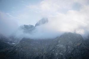 Morskie oko meer oog van de zee in het tatra-gebergte in polen. foto