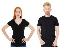 roodharige man en meisje staan in stijlvolle zwarte tshirt mock-up geïsoleerd, t-shirt close-up achtergrond foto