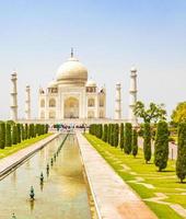 Taj Mahal-panorama in Agra India met verbazingwekkende symmetrische tuinen. foto