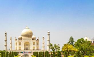 Taj Mahal-panorama in Agra India met verbazingwekkende symmetrische tuinen. foto